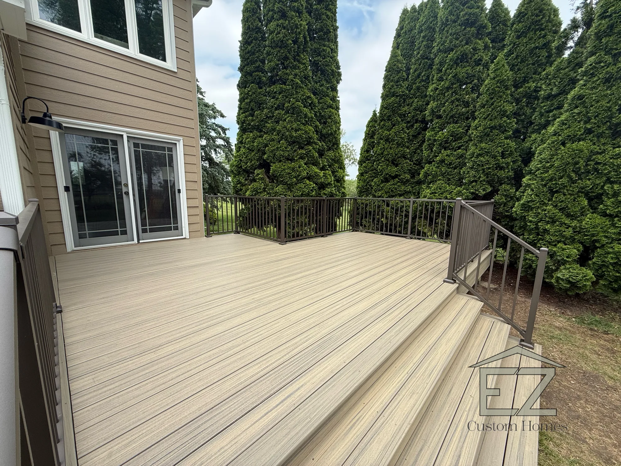 Composite deck built by EZ Custom Homes in New Lenox, IL