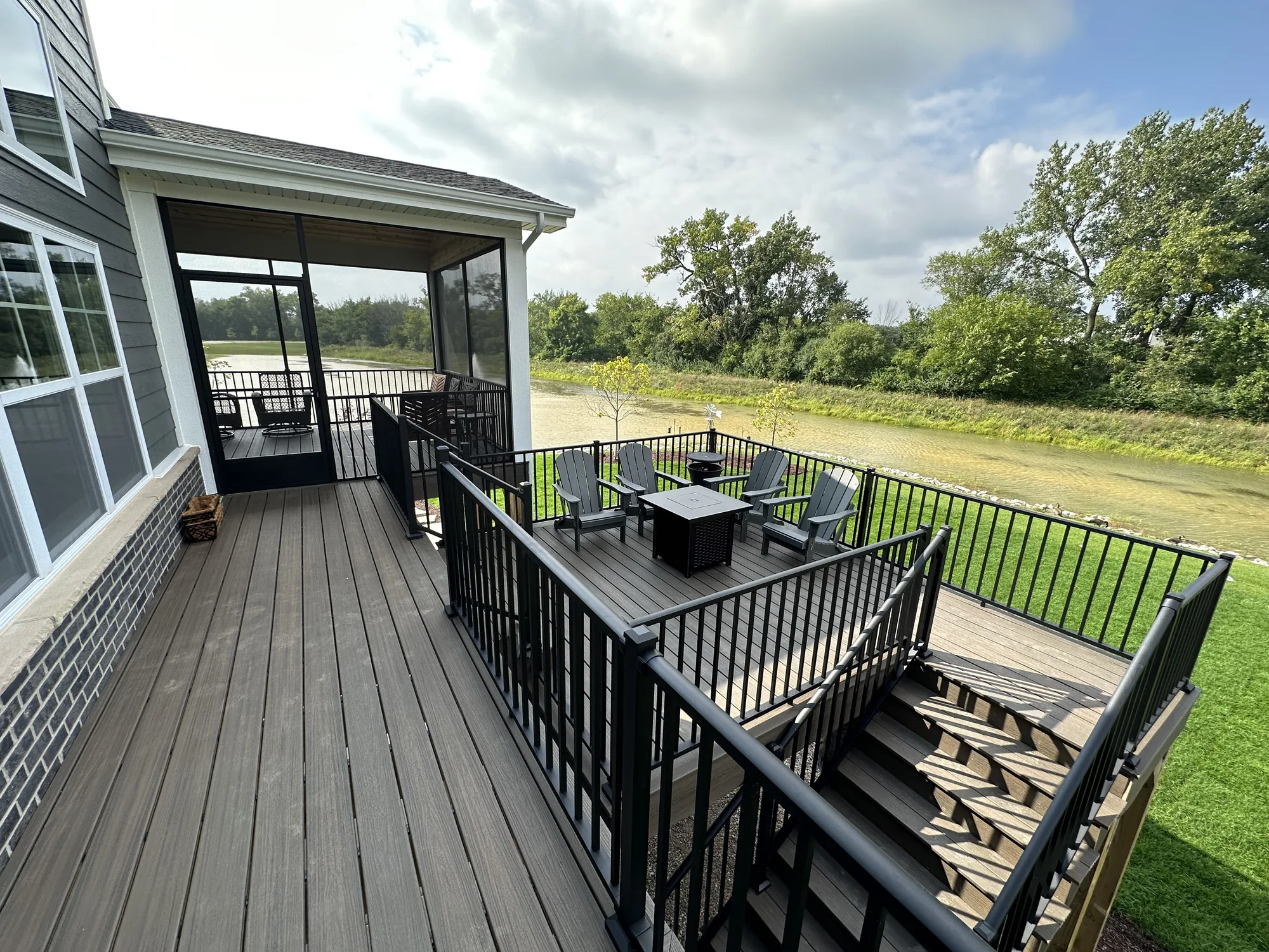 Composite deck built by EZ Custom Homes in New Lenox, IL